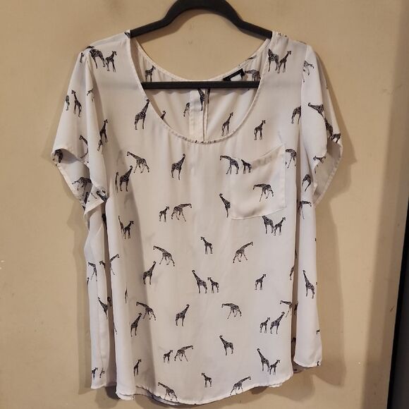 Torrid Relaxed White Blouse with Black Bird Print Size 2 - Picture 1 of 2